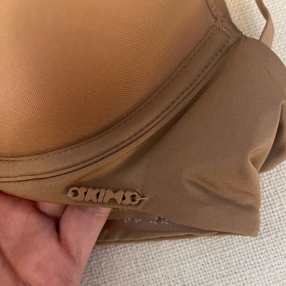 Skims Weightless Demi Bra - Picture 11 of 11